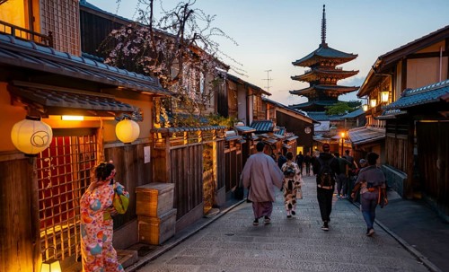 Japanese woman and men wearing kimono in an alley, Yasaka dori historic alleyway in the old town