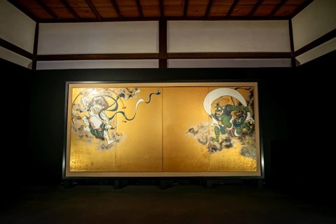 Partitions depicting the wind and thunder gods on a gold background, Kenninji Temple, Komatsucho,
