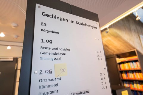 Guide in the office building with information about various offices and floors, bright atmosphere,