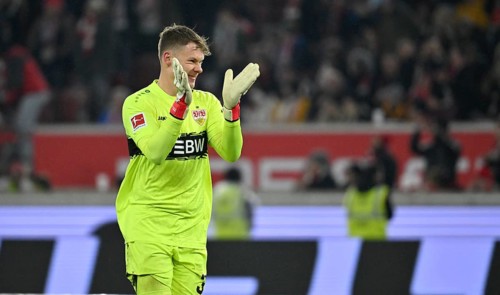 Goal celebration Goalkeeper Alexander Nuebel VfB Stuttgart (33) applauds Bundesliga football,