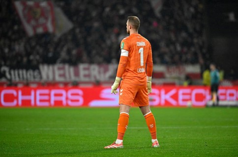 Goalkeeper Marvin Schwäbe 1. FC Köln KOE (01) from behind Football Bundesliga, MHPArena, MHP Arena