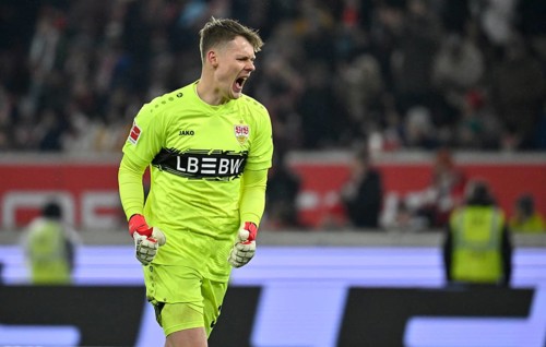 Goal celebration Goalkeeper Alexander Nuebel VfB Stuttgart (33) Soccer Bundesliga, MHPArena, MHP