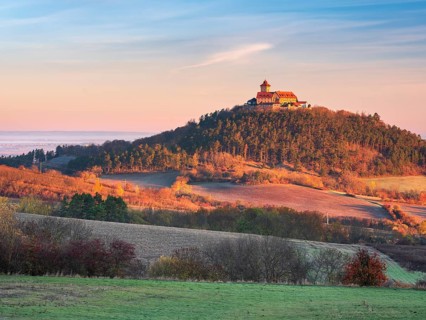 View of Wachsenburg Castle in the first morning light in autumn, Burgenensemble Drei Gleichen,
