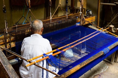 Man working on a loom in the old town, Fez El Bali, Medina, UNESCO World Heritage Site, Fez,