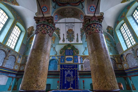 Central Bima, a parish in the back, curtain in front of the Torah shrine, synagogue in Lancut