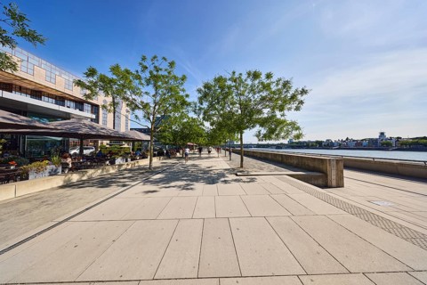 Waterfront, Grissini restaurant and terrace, outdoor area, gastronomy, Rhine river, concrete wall,