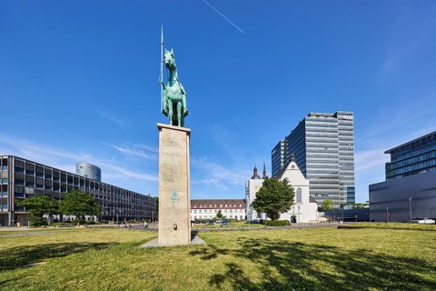 Equestrian statue Lanzenreiter, sculptor Paul Wynand, pedestal, architect Adolf Abel, MaxCologne