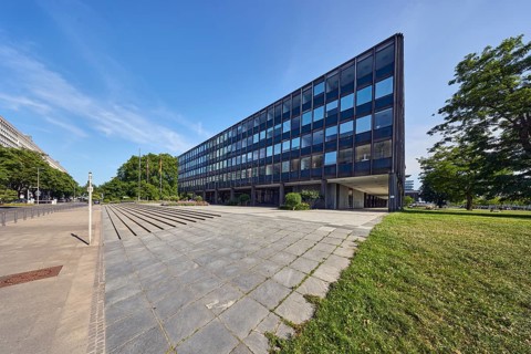 Landeshaus, architects Ernst von Rudloff, Ulrich Schmidt von Altenstadt and Eckhard
