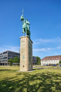 Equestrian statue Lanzenreiter, sculptor Paul Wynand, pedestal, architect Adolf Abel, general