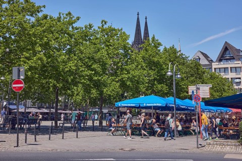 Outdoor area of a restaurant, Augustiner am Heumarkt, general architecture, lantern, church tower,