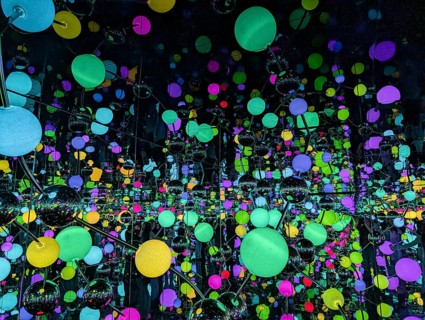 Immersive art installation Infinity Room, colorful polka dots, dots, spheres, Japanese artist Yayoi