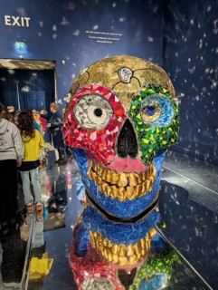 Monumental, walk-in sculpture, skull, meditation room, mosaic, symbol of transience, pop art,