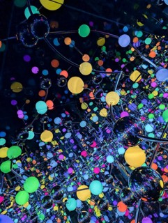 Immersive art installation Infinity Room, colorful polka dots, dots, spheres, Japanese artist Yayoi