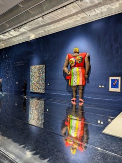 Monumental female figure Dolores, colorful sculpture, Nana, woman, artist Niki de Saint Phalle,