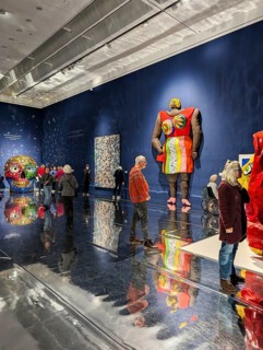 Monumental female figure Dolores, colorful sculpture, nana, woman, artist Niki de Saint Phalle,