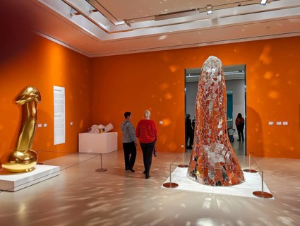 Oversized sculpture by Takashi Murakami, Mr. Big Mushroom, sculpture by Niki de Saint Phalle,
