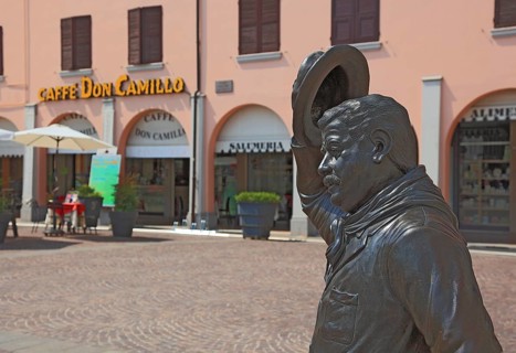 Italy, village of Brescello, bronze figure of Peppone, Mayor Giuseppe Bottazzi portrayed by actor