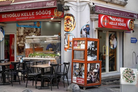Istanbul, Turkey. December 2nd 2025. Muammer Usta The famous shop that was once a street stall