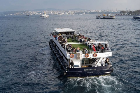 Istanbul, Turkey. December 2nd 2025. A Turkish tour boat with tourists leaves the Golden Horn and