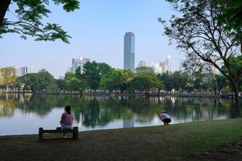 Bangkok, Thailand. March 4th 2025. People enjoy the calm and peaceful green environment beside the