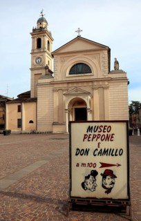 Brescello, note about the Don Camillo and Peppone museum in front of the church of Santa Maria