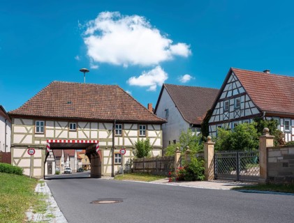 The gatehouse of Trappstadt, town hall, half-timbered house from 1728 with passage, Trappstadt,