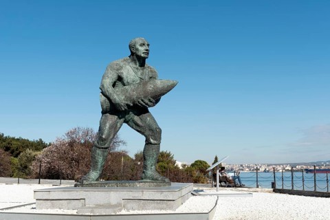 CANAKKALE, TURKEY, February 18, 2022 Monument of Turkish Corporal, Seyit Cabuk carrying an