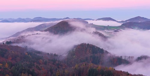 View from the Gisliflue of the Jura foothills covered in fog from the left, Wasserfluh,