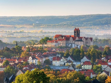 View of Schlossberg with St. Servatius Collegiate Church in morning light and fog in autumn, UNESCO