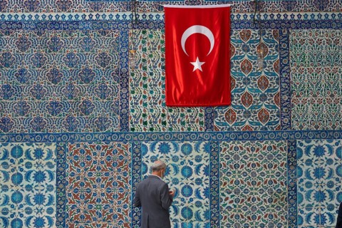Istanbul, Turkey. 12th October 2021 A man prays in front of beautiful Iznik tiles outside the tomb