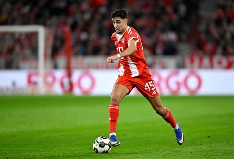 Aleksandar Pavlovic FC Bayern Munich FCB (45) Action on the ball Football Bundesliga, DFB Cup,