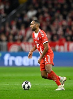 Jonathan Tah FC Bayern Munich FCB (04) Action on the ball Bundesliga football, DFB Cup, Allianz