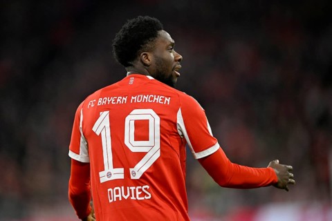 Alphonso Davies Bayern FC Munich FCB (19) from behind Football Bundesliga, DFB Cup, Allianz Arena,