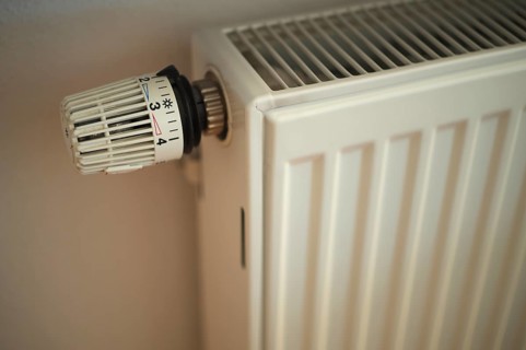 Interior view, thermostat, controller, valve, radiator valve, heating system, energy costs,
