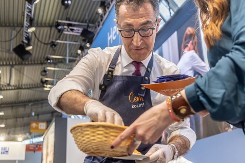 Cem is cooking! DEHOGA Baden-Württemberg event with candidate for the post of Minister-President,