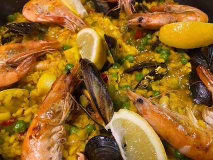 Close-up view, seafood paella, with rice, mussels, lemon slices, shrimp, food, Stuttgart,
