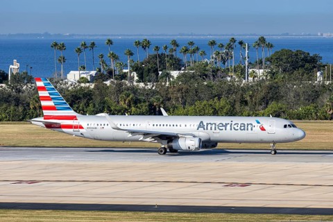 An American Airlines Airbus A321 aircraft with the license plate N933AM at Tampa airport, USA