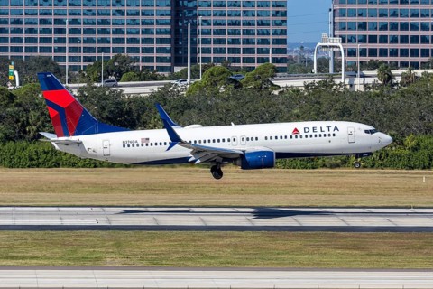 A Delta Air Lines Boeing 737-800 aircraft with the license plate N376DA at Tampa airport, USA