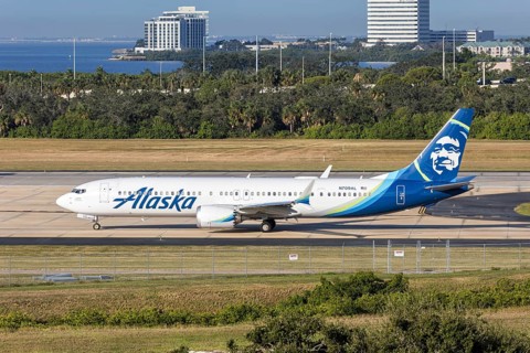 An Alaska Airlines Boeing 737 MAX 9 aircraft with the license plate N709AL at Tampa airport, USA