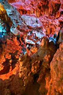 Bärenhöhle, Karlshöhle, Erpfinger Höhle, white Jurassic limestone rock, coloured light, colorful