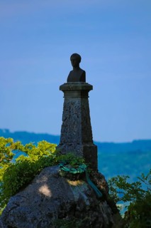 Wilhelm Hauff monument, rocks above the Echaz Valley, monument from 1839, obelisk with bronze bust,