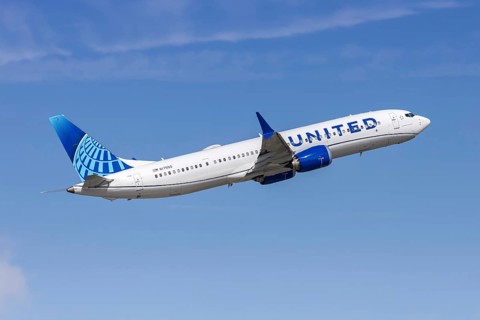A United Airlines Boeing 737 MAX 9 aircraft with license plate N17550 at Fort Lauderdale airport,