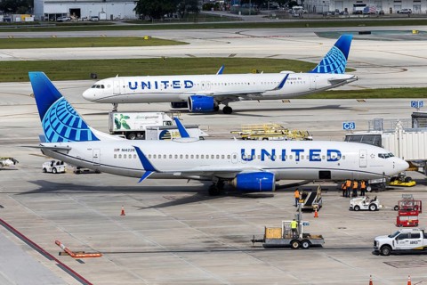 Boeing 737 and Airbus A321neo United Airlines aircraft at Fort Lauderdale Airport, USA