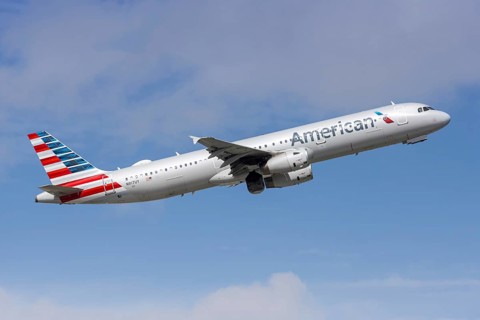 An American Airlines Airbus A321 aircraft with license plate N917UY at Fort Lauderdale airport, USA