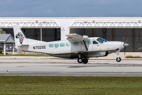 A Florida Air Cargo Cessna 208B Grand Caravan aircraft with license plate N702SE at Fort Lauderdale