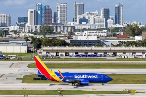 A Southwest Airlines Boeing 737-700 aircraft with license plate N256WN at Fort Lauderdale airport,