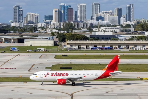 An Avianca Airbus A320 aircraft with license plate N451AV at Fort Lauderdale airport, USA