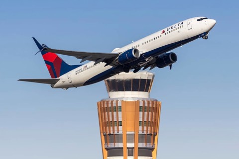 A Delta Air Lines Boeing 737-900ER aircraft with license plate N925DZ at Phoenix airport, United