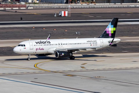 A Volaris Airbus A320 aircraft with the license plate XA-VLQ at Phoenix airport, USA
