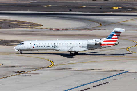 A Bombardier CRJ-700 from American Eagle operated by SkyWest Airlines with license plate N726SK at